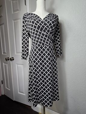 White House Black Market Faux Wrap Dress Black White Lattice Print Size 6